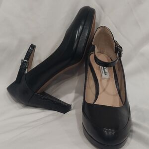 *WEEKEND SALE Clarks Narrative Black Pumps Women's Size 8.5